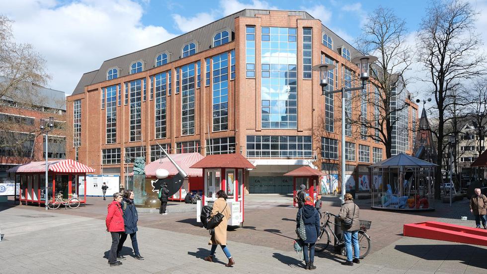 Gebäude Hanseatenhof 1 in Bremen, ehemaliges C&A-Haus, das modernisiert und umgebaut wird