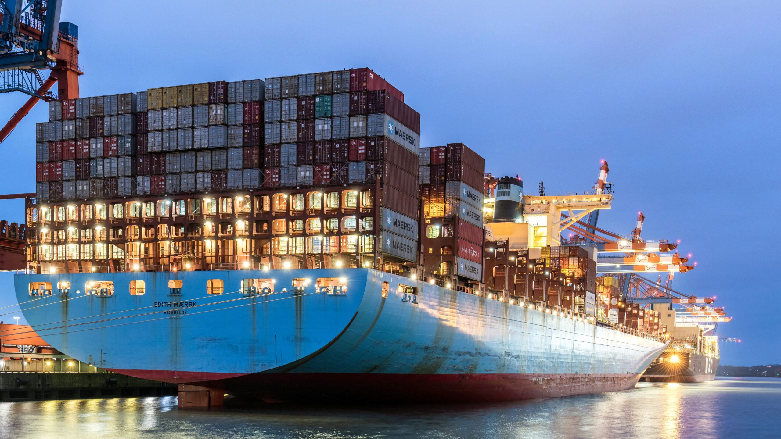 Hafen mit Containerladung – Seefracht bei HLS Germany